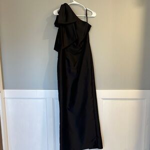 ALFRED SUNG Black One-Shoulder Dress